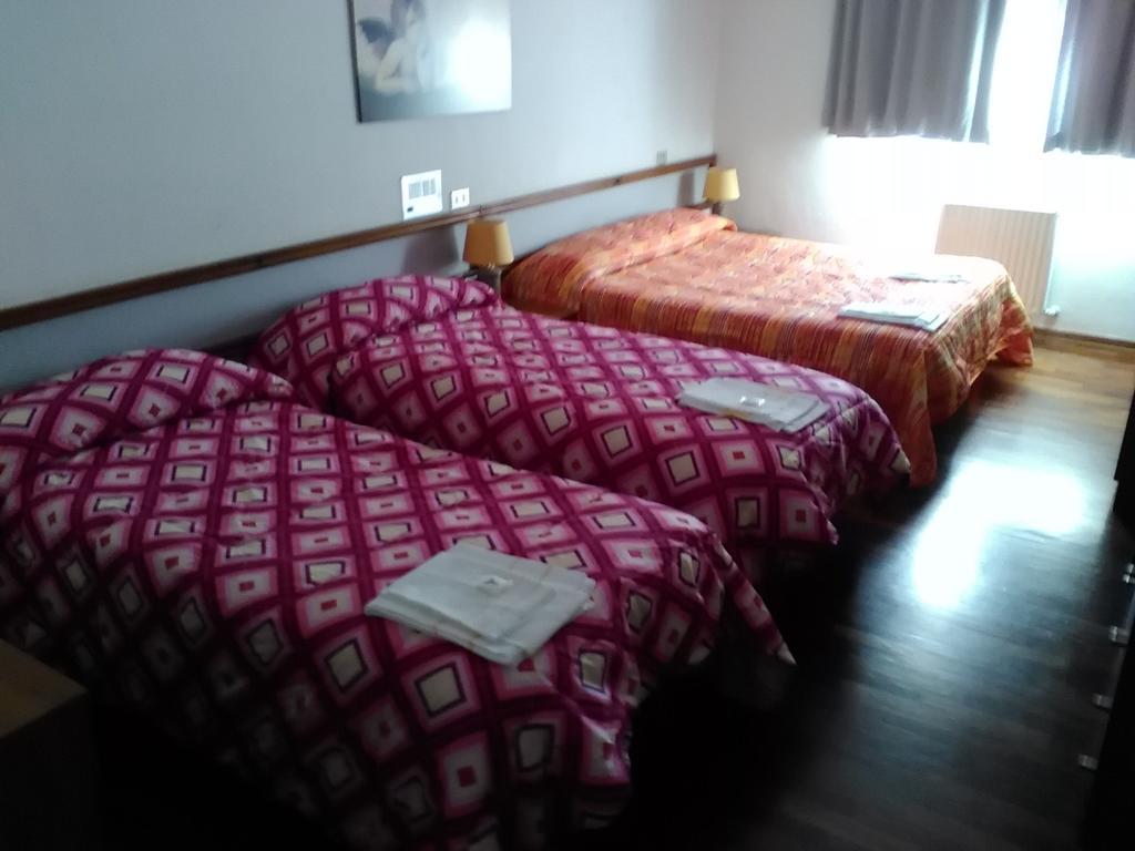 Hotel Cristallo Assergi Oda fotoğraf
