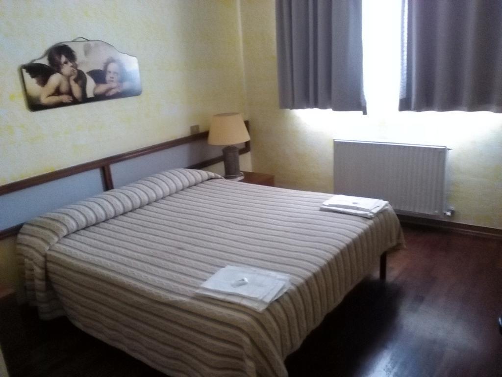 Hotel Cristallo Assergi Oda fotoğraf