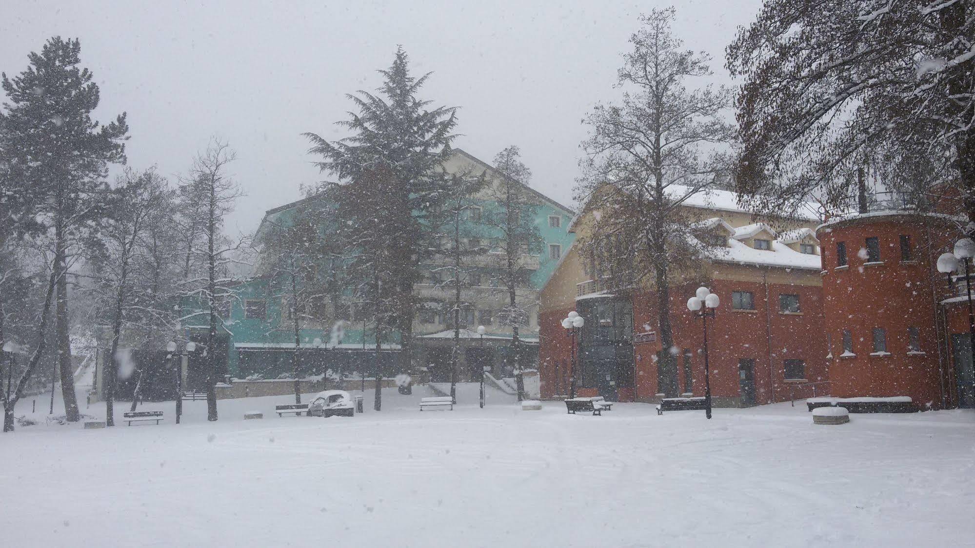 Hotel Cristallo Assergi Dış mekan fotoğraf